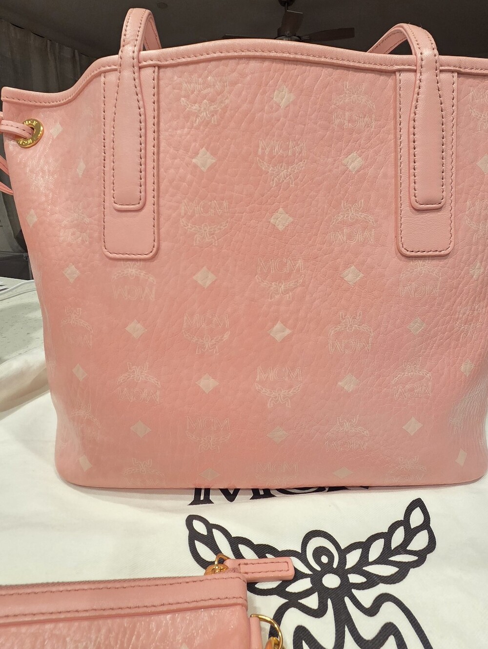🎀✨️ MCM Pink Leather Tote with Matching Wristlet✨️🎀 - Picture 6 of 12